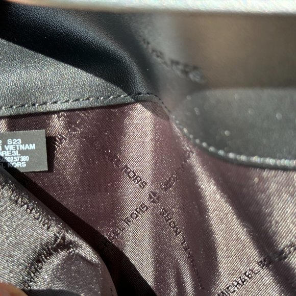 Michael Kors REED Large Flap Bifold Snap Wallet Black - Picture 6 of 8